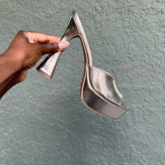 ✺ Champagne Platform Peep Toe Mule Heels - Picture 2 of 8